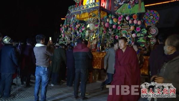 甘肃省天祝县天堂寺举行正月十五酥油花展