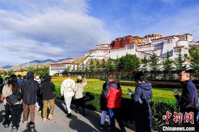 西藏前三季度接待游客4966.67万人次 远超2019年全年.jpg