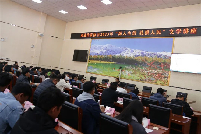 西藏作家协会采风笔会在林芝市波密县举行4.jpg