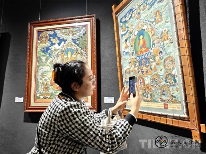 西藏丹巴绕旦唐卡艺术学校优秀毕业生作品展在拉萨开展4.jpg