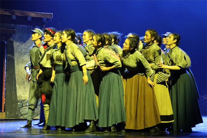 迪庆民族歌舞史诗剧《梦·世界的香格里拉》在昆明剧院震撼上演2.jpg