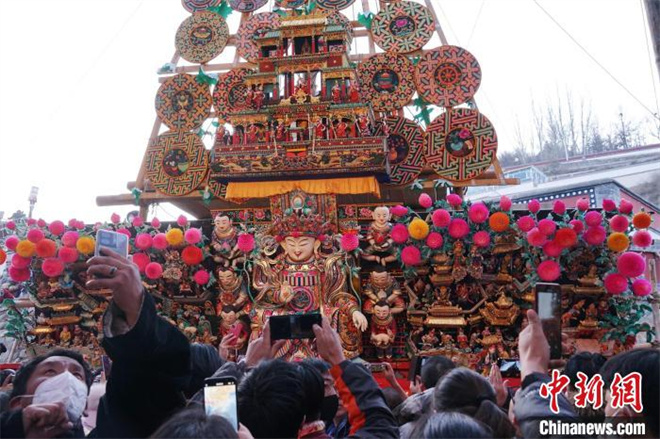 青海塔尔寺：“百年梦境”酥油花吸引近十万民众朝佛观瞻6.jpg