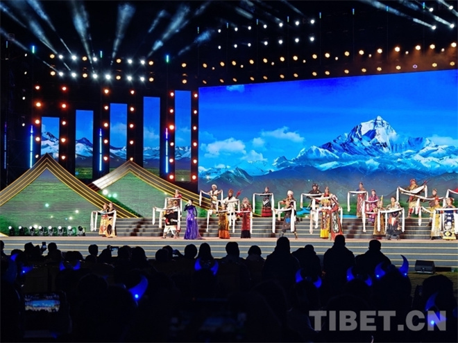 第三届中国西藏“环喜马拉雅”国际合作论坛文艺演出在西藏鲁朗镇上演11.jpg